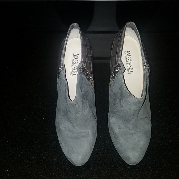 Michael Kors ankle booties - Picture 2 of 5